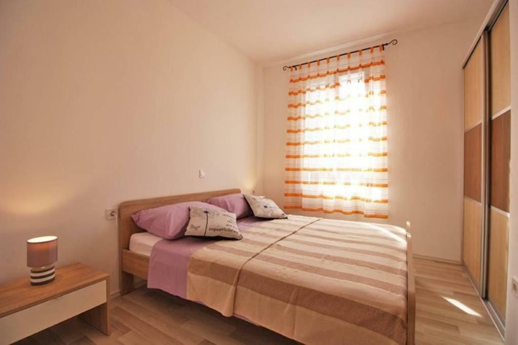 Apartman Simona Lägenhet Fažana Exteriör bild